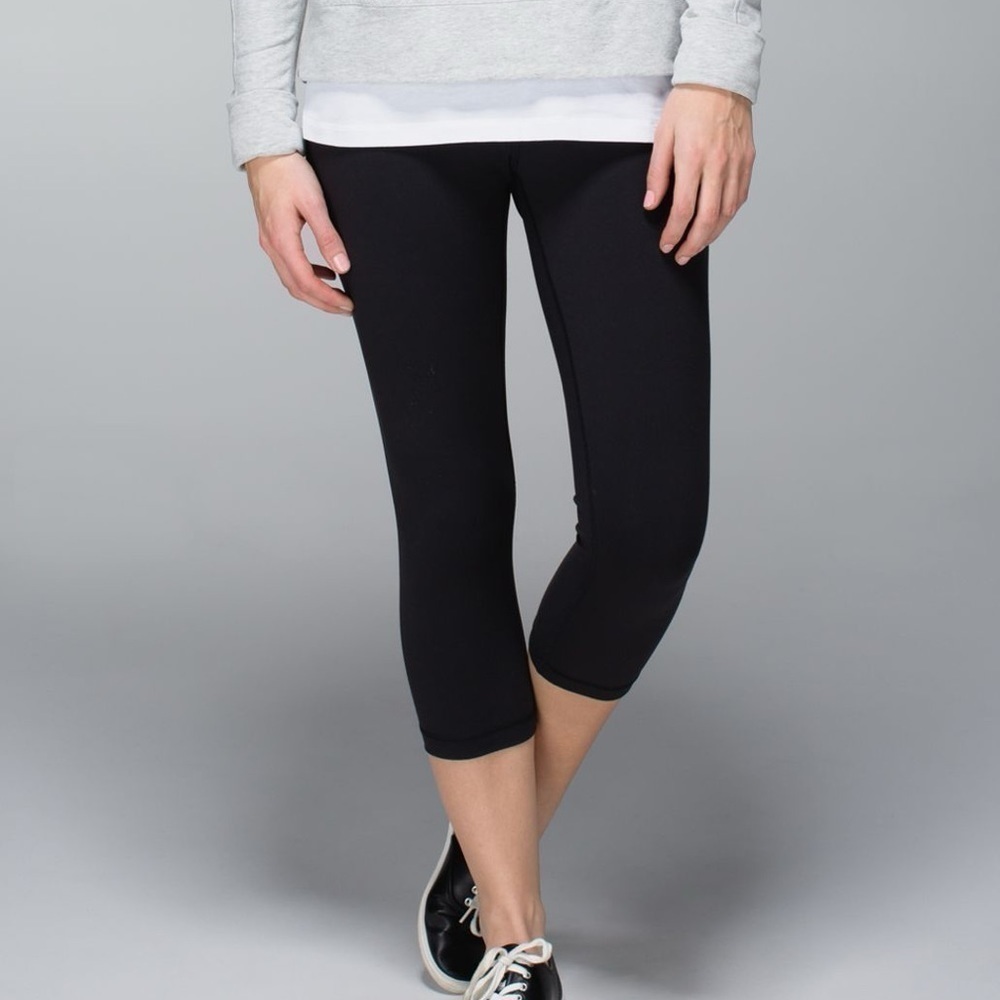 Lululemon Wunder Under Crop 21” Sz 6 Black Luxtreme Leggings